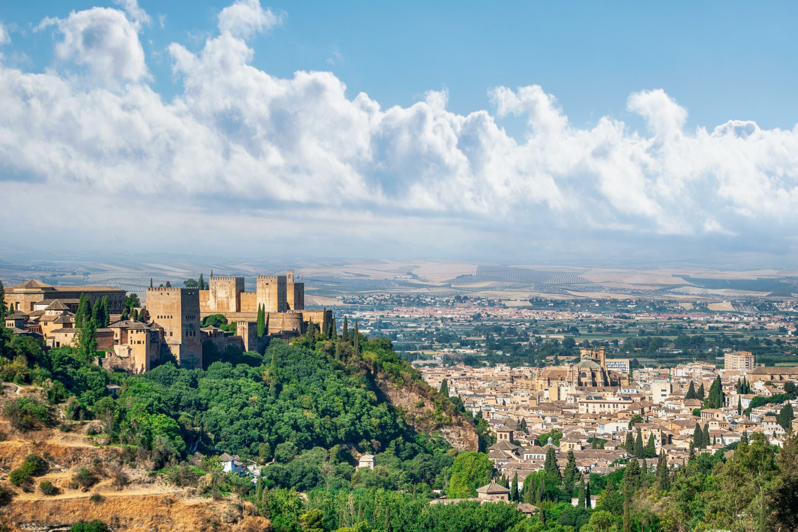 Granada - imfrommalaga.com granada day trip from malaga - Alhambra palace with Sierra Nevada mountains behind